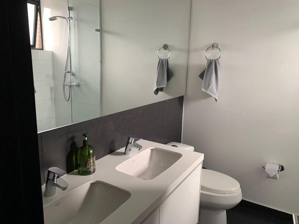 Apartamento amoblado barrio chicó - Imagen 11